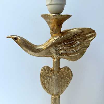 pair of table or bedside bird and heart lamps in gilt gilding metal, bronze style by Pierre Casenove for Fondica. Sign Casenove and stamp Fondica on the base. Famous artist who have worked for the manufacture like Mathias, Stéphane Galerneau, Nicolas Dewael. In the style of Garouste et Bonetti, Giacometti, Maison Jansen, Baguès, Charles, Hollywood Regency, Mid-Century Modern, 1960s 1950s 1970s 1990s, brass, gilt bronze style, metal