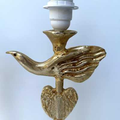 pair of table or bedside bird and heart lamps in gilt gilding metal, bronze style by Pierre Casenove for Fondica. Sign Casenove and stamp Fondica on the base. Famous artist who have worked for the manufacture like Mathias, Stéphane Galerneau, Nicolas Dewael. In the style of Garouste et Bonetti, Giacometti, Maison Jansen, Baguès, Charles, Hollywood Regency, Mid-Century Modern, 1960s 1950s 1970s 1990s, brass, gilt bronze style, metal