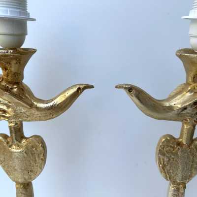 pair of table or bedside bird and heart lamps in gilt gilding metal, bronze style by Pierre Casenove for Fondica. Sign Casenove and stamp Fondica on the base. Famous artist who have worked for the manufacture like Mathias, Stéphane Galerneau, Nicolas Dewael. In the style of Garouste et Bonetti, Giacometti, Maison Jansen, Baguès, Charles, Hollywood Regency, Mid-Century Modern, 1960s 1950s 1970s 1990s, brass, gilt bronze style, metal