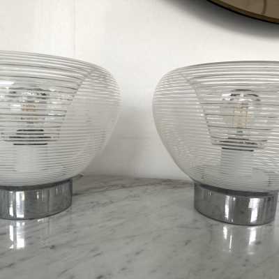 Pair of table or bedside lamps in metal chrome, white and clear stripe blown Murano glass by the Italian designer editor VeArt. Famous design like Mazzega, Venini, Vistosi, Veronese, La Murrina, Aldo Carlo Nason, Stilnovo, Joe Colombo, Arteluce, Arredoluce, Lumi, Luci, Rggiani, Sciolari, Werner Pantone, Raak, Angelo Brotto, Esperia, Francesco Bocola, Enrico Tronconi , Mario Bellini, Harvey Guzzini, Luigi Massoni, Martinelli, Pierre Cardin,. Mid-Century modern space age brass wood 1960s 1950s 1980s