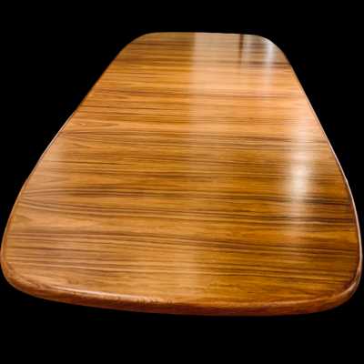 Extendable dining room table