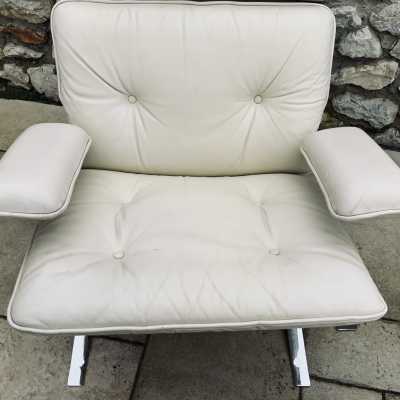 Armchairs and footrests
