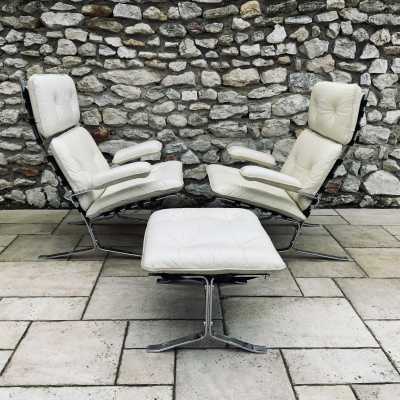 Leather lounge