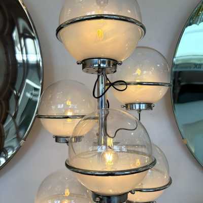Rare, tall, Space Age-style floor lamp from the Italian manufacturer Candle, made of chrome-plated metal and white smoked glass globes. Renowned manufacturers include Fontana Arte, Sarfatti, Artemide, Arredoluce, Sciolari, Reggiani, Arlus, Stilnovo, Angelo Lelii Esperia, and Hollywood Regency.