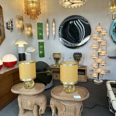 Rare, tall, Space Age-style floor lamp from the Italian manufacturer Candle, made of chrome-plated metal and white smoked glass globes. Renowned manufacturers include Fontana Arte, Sarfatti, Artemide, Arredoluce, Sciolari, Reggiani, Arlus, Stilnovo, Angelo Lelii Esperia, and Hollywood Regency.