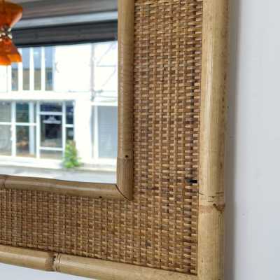 Hollywood Regency style wall mirror, Mid-Century Modern style, beautiful blend of bamboo, rattan and raffia, made by the Dal Vera manufacturer. Famous designers include Renato Zevi, Romeo Rega, Maison Jansen, Willy Rizzo and Mario Sabot.
