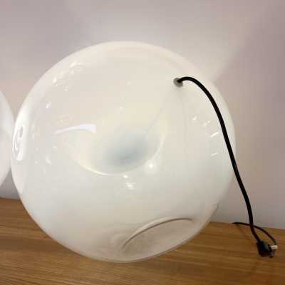 Pair of Space Age style Vacuna table, bedside or floor lamps in smoked white blown Murano glass, created by the Italian designer Eleanore Peduzzi-Riva for Artemide, late 1960s, produced in 1968 and produced in the 1970s. Double-position concave glass. Renowned manufacturers: Venini, Veronese, La Murrina, Aldo Carlo Nason for Mazzega, Stilnovo, Joe Colombo, Arteluce, Arredoluce, Lumi, Luci, Rggiani, Sciolari, Werner Pantone, Luigi Colani, Raak, Angelo Lelii, Angelo