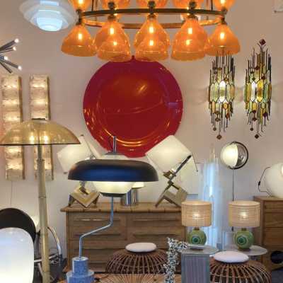 Pair of Space Age style Vacuna table, bedside or floor lamps in smoked white blown Murano glass, created by the Italian designer Eleanore Peduzzi-Riva for Artemide, late 1960s, produced in 1968 and produced in the 1970s. Double-position concave glass. Renowned manufacturers: Venini, Veronese, La Murrina, Aldo Carlo Nason for Mazzega, Stilnovo, Joe Colombo, Arteluce, Arredoluce, Lumi, Luci, Rggiani, Sciolari, Werner Pantone, Luigi Colani, Raak, Angelo Lelii, Angelo
