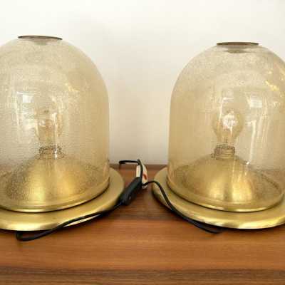 Pair of Space Age style table or bedside lamps in brass and gilded bubbled Murano glass by F. Fabbian. Famous designs by: Carlo Aldo Nason for Mazzega, Venini, Vistosi, La Murrina, Poliarte, Stilnovo, Arteluce, Arredoluce, Angelo Brotto for Esperia, Fontana Arte and Cristal Art.
