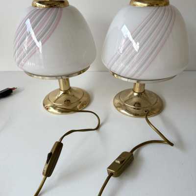 Pair of Space Age style mushroom table or bedside lamps in brass and Murano glass by F. Fabbian. Famous designs by: Mazzega, Venini, Vistosi, La Murrina, Poliarte, Stilnovo, Arteluce, Arredoluce, Angelo Brotto for Esperia, Fontana Arte and Cristal Art.