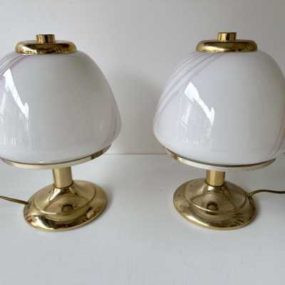 Pair of Space Age style mushroom table or bedside lamps in brass and Murano glass by F. Fabbian. Famous designs by: Mazzega, Venini, Vistosi, La Murrina, Poliarte, Stilnovo, Arteluce, Arredoluce, Angelo Brotto for Esperia, Fontana Arte and Cristal Art.