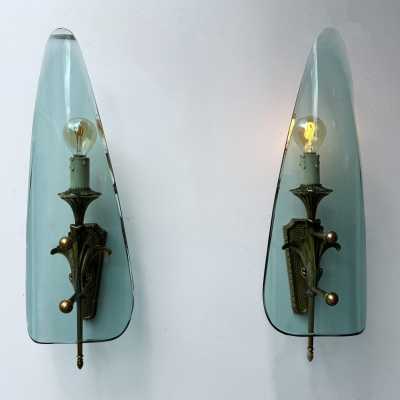 Mid-century modernist wall sconces, glass and gilded bronze lighting sconces. In the atmosphere of Pietro Chiesa for the Italian design factory Fontana Arte. Famous designs like Reggiani, Sciolari, Francesco Buzzi Ceriani, Angelo Brotto for Esperia, Aldo Carlo Nason for Mazzega, Venini, Vistosi, La Murrina, Toni Zuccheri, Fontana Arte, Artemide, Arteluce, Arredoluce, Luigi Caccia Dominioni, Stilnovo.