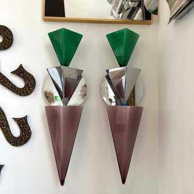 Rare pair of Wassily model wall lamps in chrome metal and pink and green Murano glass by designers Tihani and Mancini for the Italian manufacturer Foscarini. Famous manufacturing like Memphis Mid-Century Modern, Mazzega, Venini, Vistosi, Veronese, La Murrina, Aldo Carlo Nason, Stilnovo, Joe Colombo, Arteluce, Arredoluce, Lumi, Luci, Rggiani, Sciolari, Werner Pantone, Luigi Colani, Raak, Angelo Lelii, Angelo Brotto, Esperia, Francesco Bocola, Superstudio, Enrico Troncon