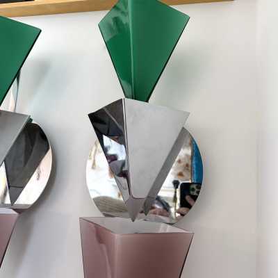 Rare pair of Wassily model wall lamps in chrome metal and pink and green Murano glass by designers Tihani and Mancini for the Italian manufacturer Foscarini. Famous manufacturing like Memphis Mid-Century Modern, Mazzega, Venini, Vistosi, Veronese, La Murrina, Aldo Carlo Nason, Stilnovo, Joe Colombo, Arteluce, Arredoluce, Lumi, Luci, Rggiani, Sciolari, Werner Pantone, Luigi Colani, Raak, Angelo Lelii, Angelo Brotto, Esperia, Francesco Bocola, Superstudio, Enrico Troncon