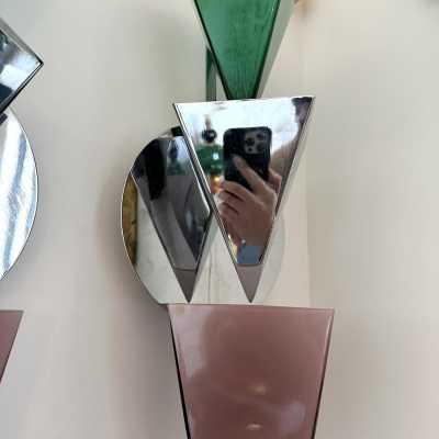 Rare pair of Wassily model wall lamps in chrome metal and pink and green Murano glass by designers Tihani and Mancini for the Italian manufacturer Foscarini. Famous manufacturing like Memphis Mid-Century Modern, Mazzega, Venini, Vistosi, Veronese, La Murrina, Aldo Carlo Nason, Stilnovo, Joe Colombo, Arteluce, Arredoluce, Lumi, Luci, Rggiani, Sciolari, Werner Pantone, Luigi Colani, Raak, Angelo Lelii, Angelo Brotto, Esperia, Francesco Bocola, Superstudio, Enrico Troncon