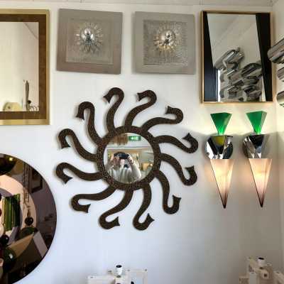 Rare pair of Wassily model wall lamps in chrome metal and pink and green Murano glass by designers Tihani and Mancini for the Italian manufacturer Foscarini. Famous manufacturing like Memphis Mid-Century Modern, Mazzega, Venini, Vistosi, Veronese, La Murrina, Aldo Carlo Nason, Stilnovo, Joe Colombo, Arteluce, Arredoluce, Lumi, Luci, Rggiani, Sciolari, Werner Pantone, Luigi Colani, Raak, Angelo Lelii, Angelo Brotto, Esperia, Francesco Bocola, Superstudio, Enrico Troncon
