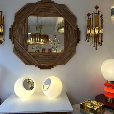 Pair of Mid-Century Modern Space Age style table or bedside lamps, Elios model, in smoked white blown Murano glass, chromed metal, mirror face and transparent lucite base, by Giusto Toso for the Italian publisher Leucos. Renowned manufacturers such as Venini, Veronese, La Murrina, Aldo Carlo Nason for Mazzega, Stilnovo, Joe Colombo, Arteluce, Arredoluce, Lumi, Luci, Rggiani, Sciolari, Werner Pantone, Luigi Colani, Raak, Angelo Lelii, Angelo Brotto, Esperia, Francesco Bocola, Superstudio, E