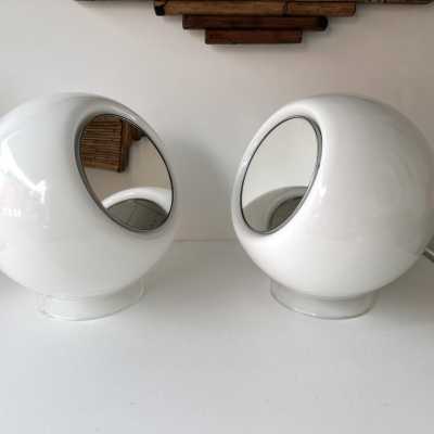 Pair of Mid-Century Modern Space Age style table or bedside lamps, Elios model, in smoked white blown Murano glass, chromed metal, mirror face and transparent lucite base, by Giusto Toso for the Italian publisher Leucos. Renowned manufacturers such as Venini, Veronese, La Murrina, Aldo Carlo Nason for Mazzega, Stilnovo, Joe Colombo, Arteluce, Arredoluce, Lumi, Luci, Rggiani, Sciolari, Werner Pantone, Luigi Colani, Raak, Angelo Lelii, Angelo Brotto, Esperia, Francesco Bocola, Superstudio, E