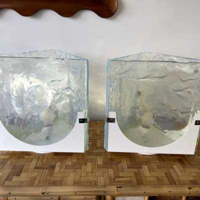Pair of Mid-Century Modern Space Age table lamps in opalescent sky blue textured Murano glass blade and white lacquered metal base by the Leucos factory. Famous Italian design like Venini, Vistosi, La Murrina, Aldo Carlo Nason for Mazzega, Stilnovo, Joe Colombo, Arteluce, Arredoluce, Lumi, Luci, Rggiani, Sciolari, Werner Pantone, Luigi Colani, Raak, Angelo Lelii, Angelo Brotto, Esperia, Francesco Bocola, Superstudio, Enrico Tronconi, Mario Bellini, Harvey Guzzini, Luigi Massoni, Martinelli, P