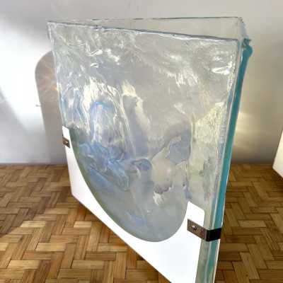 Pair of Mid-Century Modern Space Age table lamps in opalescent sky blue textured Murano glass blade and white lacquered metal base by the Leucos factory. Famous Italian design like Venini, Vistosi, La Murrina, Aldo Carlo Nason for Mazzega, Stilnovo, Joe Colombo, Arteluce, Arredoluce, Lumi, Luci, Rggiani, Sciolari, Werner Pantone, Luigi Colani, Raak, Angelo Lelii, Angelo Brotto, Esperia, Francesco Bocola, Superstudio, Enrico Tronconi, Mario Bellini, Harvey Guzzini, Luigi Massoni, Martinelli, P
