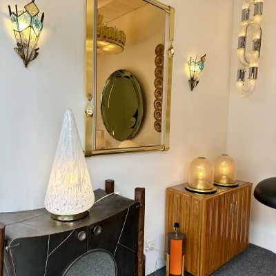 Pair of Mid-Century Modern wall lamps, set of 2 sconces in hammered glass and wrought iron, golden patina, from the Longobard manufacture in Verona in a brutalist style, competitor of Biancardi Jordan Arte and Poliarte in the 1970s. Famous design like Carlo Aldo Nason for Mazzega Murano, Venini, Vistosi, La Murrina, Esperia, Angelo Brotto. W.