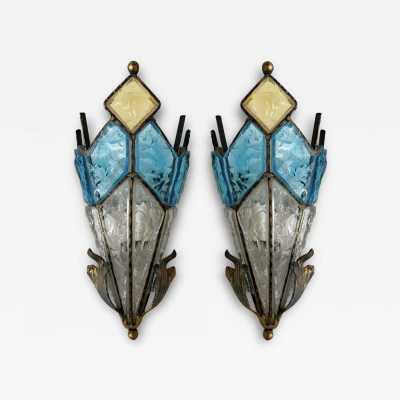 Pair of Mid-Century Modern wall lamps, set of 2 sconces in hammered glass and wrought iron, golden patina, from the Longobard manufacture in Verona in a brutalist style, competitor of Biancardi Jordan Arte and Poliarte in the 1970s. Famous design like Carlo Aldo Nason for Mazzega Murano, Venini, Vistosi, La Murrina, Esperia, Angelo Brotto. W.