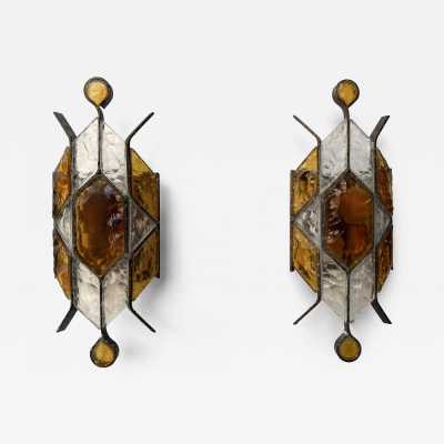 Pair of Mid-Century Modern wall sconces in amber and clear hammered glass and wrought iron, gilded copper patina, from the Longobard manufacture in Verona in a brutalist style, competitor of Biancardi Jordan Arte and Poliarte in the 1970s. Famous design like Carlo Aldo Nason for Mazzega Murano, Venini, Vistosi, La Murrina, Esperia, Angelo Brotto.