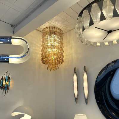 Hollywood Regency cascading wave chandelier mid-century modern space age, clear amber Murano glass pendant and gold metal frame by Mazzega Manufacture, design attributed to Carlo Nason. Famous manufactory such as Venini, Veronese, La Murrina, Aldo Nason, Stilnovo, Joe Colombo, Arteluce, Arredoluce, Lumi, Luci, Rggiani, Sciolari, Werner Pantone, Luigi Colani, Raak, Angelo Lelii, Angelo Brotto, Esperia, Francesco Bocola, Superstudio, Enrico Tronconi, Mario Bellini, Harvey Guzzi