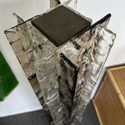 Mid-Century Modern Space Age tower floor lamp model LT379, in smoked and clear textured Murano glass and patinated brass metal base by Carlo Nason for the Mazzega factory. Famous Italian design like Venini, Vistosi, La Murrina, Aldo Nason, Stilnovo, Joe Colombo, Arteluce, Arredoluce, Lumi, Luci, Rggiani, Sciolari, Werner Pantone, Luigi Colani, Raak, Angelo Lelii, Angelo Brotto, Esperia, Francesco Bocola, Superstudio, Enrico Tronconi, Mario Bellini, Harvey Guzzini, Luigi Massoni, Martinelli, Pierre Car