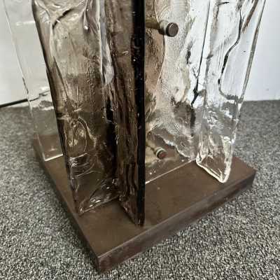 Mid-Century Modern Space Age tower floor lamp model LT379, in smoked and clear textured Murano glass and patinated brass metal base by Carlo Nason for the Mazzega factory. Famous Italian design like Venini, Vistosi, La Murrina, Aldo Nason, Stilnovo, Joe Colombo, Arteluce, Arredoluce, Lumi, Luci, Rggiani, Sciolari, Werner Pantone, Luigi Colani, Raak, Angelo Lelii, Angelo Brotto, Esperia, Francesco Bocola, Superstudio, Enrico Tronconi, Mario Bellini, Harvey Guzzini, Luigi Massoni, Martinelli, Pierre Car