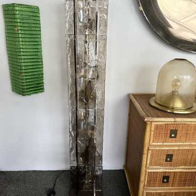 Mid-Century Modern Space Age tower floor lamp model LT379, in smoked and clear textured Murano glass and patinated brass metal base by Carlo Nason for the Mazzega factory. Famous Italian design like Venini, Vistosi, La Murrina, Aldo Nason, Stilnovo, Joe Colombo, Arteluce, Arredoluce, Lumi, Luci, Rggiani, Sciolari, Werner Pantone, Luigi Colani, Raak, Angelo Lelii, Angelo Brotto, Esperia, Francesco Bocola, Superstudio, Enrico Tronconi, Mario Bellini, Harvey Guzzini, Luigi Massoni, Martinelli, Pierre Car