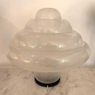 Mid-Century Modern Space Age Lotus table lamp model LT305, pelegoso bubble Murano glass and black metal base by Carlo Nason for the Mazzega factory. Famous Italian design like Venini, Vistosi, La Murrina, Aldo Nason, Stilnovo, Joe Colombo, Arteluce, Arredoluce, Lumi, Luci, Rggiani, Sciolari, Werner Pantone, Luigi Colani, Raak, Angelo Lelii, Angelo Brotto, Esperia, Francesco Bocola, Superstudio, Enrico Tronconi, Mario Bellini, Harvey Guzzini, Luigi Massoni, Martinelli, Pierre Cardin, Fabio Len