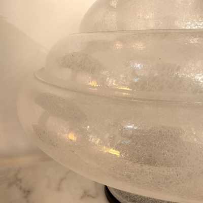 Mid-Century Modern Space Age Lotus table lamp model LT305, pelegoso bubble Murano glass and black metal base by Carlo Nason for the Mazzega factory. Famous Italian design like Venini, Vistosi, La Murrina, Aldo Nason, Stilnovo, Joe Colombo, Arteluce, Arredoluce, Lumi, Luci, Rggiani, Sciolari, Werner Pantone, Luigi Colani, Raak, Angelo Lelii, Angelo Brotto, Esperia, Francesco Bocola, Superstudio, Enrico Tronconi, Mario Bellini, Harvey Guzzini, Luigi Massoni, Martinelli, Pierre Cardin, Fabio Len