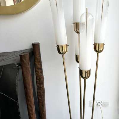 Mid-century modern space age brass Roseau floor lamp, smoky white blown Murano glass tube shade by Italian design manufactory Mazzega. Famous manufacturers such as Venini, La Murrina, Seguso, Carlo Aldo Nason, Poliarte, Esperia, Angelo Brotto, Stilnovo, Arteluce, Arredoluce, Artemide, Pierre Cardin, Lumi, Luci, Raak, Angelo Lelii, Francesco Bocola, Superstudio, Enrico Tronconi, Mario Bellini, Harvey Guzzini, Luigi Massoni, Martinelli, Fabio Lenci, Gio Ponti.