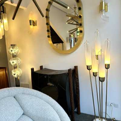 Mid-century modern space age brass Roseau floor lamp, smoky white blown Murano glass tube shade by Italian design manufactory Mazzega. Famous manufacturers such as Venini, La Murrina, Seguso, Carlo Aldo Nason, Poliarte, Esperia, Angelo Brotto, Stilnovo, Arteluce, Arredoluce, Artemide, Pierre Cardin, Lumi, Luci, Raak, Angelo Lelii, Francesco Bocola, Superstudio, Enrico Tronconi, Mario Bellini, Harvey Guzzini, Luigi Massoni, Martinelli, Fabio Lenci, Gio Ponti.