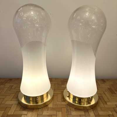Pair or set of 2 Mid-Century Modern Space Age table or bedside lamps from the Mazzega factory. Design attributed to Carlo Nason, brass and blown Murano glass. Famous manufactory such as Venini, Vistosi, La Murrina, Seguso, Carlo Aldo Nason, Poliarte, Esperia, Angelo Brotto, Stilnovo, Arteluce, Arredoluce, Artemide, Pierre Cardin, Lumi, Luci, Raak, Angelo Lelii, Francesco Bocola, Superstudio, Enrico Tronconi, Mario Bellini, Harvey Guzzini, Luigi Massoni, Martinelli, Fabio Lenci, Gio Ponti.