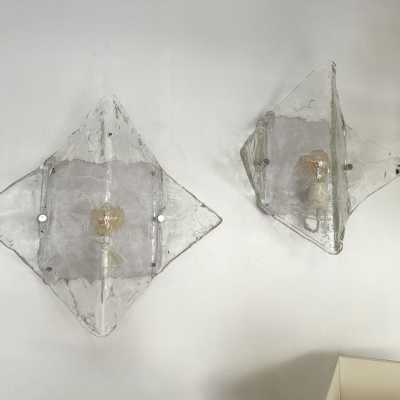 Pair of Mid-Century Modern Space Age model LP253 wall lights in clear textured Murano glass and white lacquered metal by Carlo Nason for the Mazzega factory. Famous Italian design like Venini, Vistosi, La Murrina, Aldo Nason, Stilnovo, Joe Colombo, Arteluce, Arredoluce, Lumi, Luci, Rggiani, Sciolari, Werner Pantone, Luigi Colani, Raak, Angelo Lelii, Angelo Brotto, Esperia, Francesco Bocola, Superstudio, Enrico Tronconi, Mario Bellini, Harvey Guzzini, Luigi Massoni, Martinelli, Pierre Cardin