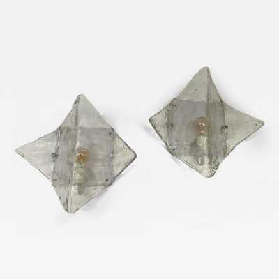Pair of Mid-Century Modern Space Age model LP253 wall lights in clear textured Murano glass and white lacquered metal by Carlo Nason for the Mazzega factory. Famous Italian design like Venini, Vistosi, La Murrina, Aldo Nason, Stilnovo, Joe Colombo, Arteluce, Arredoluce, Lumi, Luci, Rggiani, Sciolari, Werner Pantone, Luigi Colani, Raak, Angelo Lelii, Angelo Brotto, Esperia, Francesco Bocola, Superstudio, Enrico Tronconi, Mario Bellini, Harvey Guzzini, Luigi Massoni, Martinelli, Pierre Cardin