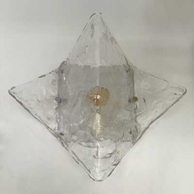 Mid-Century Modern Space Age wall light model LP253 in clear textured Murano glass and white lacquered metal by Carlo Nason for the Mazzega factory. Famous Italian design like Venini, Vistosi, La Murrina, Aldo Nason, Stilnovo, Joe Colombo, Arteluce, Arredoluce, Lumi, Luci, Rggiani, Sciolari, Werner Pantone, Luigi Colani, Raak, Angelo Lelii, Angelo Brotto, Esperia, Francesco Bocola, Superstudio, Enrico Tronconi, Mario Bellini, Harvey Guzzini, Luigi Massoni, Martinelli, Pierre Cardin, Fabio Lenci, G