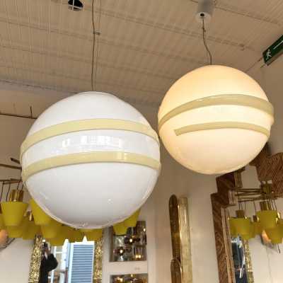 Saturn ufo ball pendant light, Space Age style, in opaline white Murano glass and cream beige stripes, Mid-Century Modern style, by the Italian manufacturer Murano Due. Renowned manufacturers like Venini, Veronese, La Murrina, Aldo Nason, Stilnovo, Joe Colombo, Arteluce, Arredoluce, Lumi, Luci, Mazzega, Sciolari, Werner Pantone, Luigi Colani, Raak, Angelo Lelii, Angelo Brotto, Esperia, Francesco Bocola, Superstudio, Enrico Tronconi, Mario Bellini, Harvey Guzzini, Luigi Massoni, Martinelli, Pierre C
