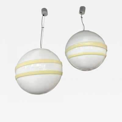Saturn ufo ball pendant light, Space Age style, in opaline white Murano glass and cream beige stripes, Mid-Century Modern style, by the Italian manufacturer Murano Due. Renowned manufacturers like Venini, Veronese, La Murrina, Aldo Nason, Stilnovo, Joe Colombo, Arteluce, Arredoluce, Lumi, Luci, Mazzega, Sciolari, Werner Pantone, Luigi Colani, Raak, Angelo Lelii, Angelo Brotto, Esperia, Francesco Bocola, Superstudio, Enrico Tronconi, Mario Bellini, Harvey Guzzini, Luigi Massoni, Martinelli, Pierre C
