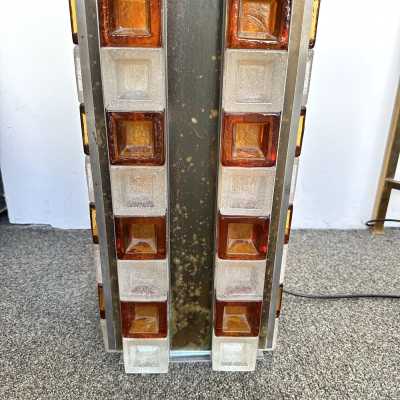 Rare mid-century modernist space age tower floor lamp designed by the Italian manufacturer Poliarte. Pressed bubbled glass and amber cube, silver metal and brass face. Manufacture of famous publishers such as Venini, Vistosi, La Murrina, Seguso, Aldo Nason, Poliarte, Carlo Aldo Nason for Mazzega, Stilnovo, Arteluce, Arredoluce, Artemide, Pierre Cardin, Lumi, Luci, RAAK, Angelo Lelii, Francesco Bocola, Superstudio, Enrico Tronconi, Mario Bellini, Harvey Guzzini, Luigi Massoni, Martinelli, Fabio Lenci, Gio