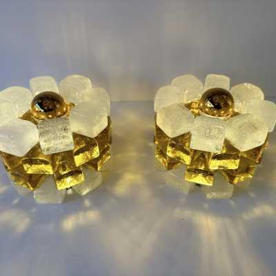 Pair of mid-century modern round cubic cylindrical lamps, designed by Italian manufacturer Poliarte. Pressed bubble glass with amber yellow detail. Manufacture of famous publishers such as Venini, Vistosi, La Murrina, Seguso, Aldo Nason, Carlo Aldo Nason for Mazzega, Stilnovo, Arteluce, Arredoluce, Artemide, Pierre Cardin, Lumi, Luci, RAAK, Angelo Lelii, Francesco Bocola, Superstudio, Enrico Tronconi, Mario Bellini, Harvey Guzzini, Luigi Massoni, Martinelli, Fabio Lenci, Gio Ponti.