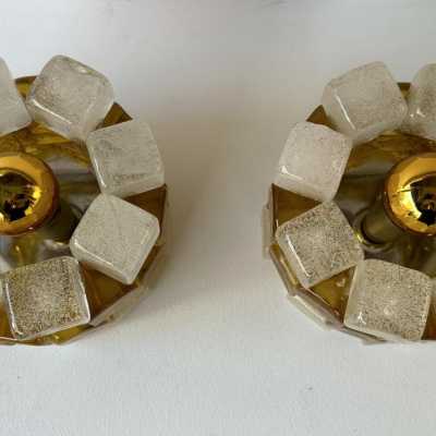 Pair of mid-century modern round cubic cylindrical lamps, designed by Italian manufacturer Poliarte. Pressed bubble glass with amber yellow detail. Manufacture of famous publishers such as Venini, Vistosi, La Murrina, Seguso, Aldo Nason, Carlo Aldo Nason for Mazzega, Stilnovo, Arteluce, Arredoluce, Artemide, Pierre Cardin, Lumi, Luci, RAAK, Angelo Lelii, Francesco Bocola, Superstudio, Enrico Tronconi, Mario Bellini, Harvey Guzzini, Luigi Massoni, Martinelli, Fabio Lenci, Gio Ponti.