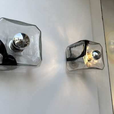 Wall or ceiling light in Space Age or Mid-Century Modern style. Cube made of blown Murano glass and chrome-plated metal. Famous designs: Carlo Aldo Nason for Mazzega, Venini, Leucos, La Murrina, Poliarte, Veronese, Seguso, Stilnovo, Artemide, Arredoluce, and Arteluce.