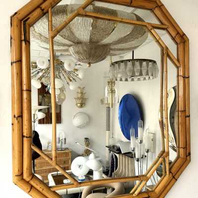 Octagonal wall mirror in beaded bamboo by Vivai del Sud, Italian design. Original manufacturer's stamp on the back. Famous designs by Maison Arpex International, Dal Vera, Renato Zevi, Romeo Rega, Maison Jansen, rattan and brass palm, and Mario Sabot.
