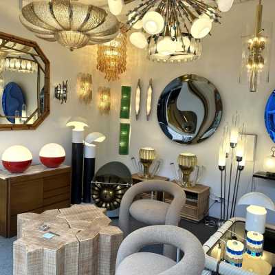Octagonal wall mirror in beaded bamboo by Vivai del Sud, Italian design. Original manufacturer's stamp on the back. Famous designs by Maison Arpex International, Dal Vera, Renato Zevi, Romeo Rega, Maison Jansen, rattan and brass palm, and Mario Sabot.