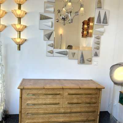 Chest of drawers from Vivai Del Sud, featuring a beautiful blend of bamboo, rattan, raffia, and wide brass handles. Designed by renowned designers such as Renato Zevi, Romeo Rega, Maison Jansen, Willy Rizzo, Mario Sabot, Hollywood Regency, Esperia, and Galerie Maison & Jardin.