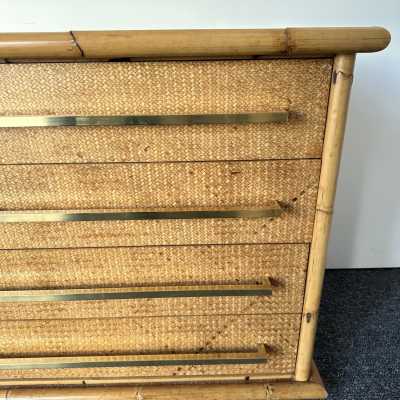 Chest of drawers from Vivai Del Sud, featuring a beautiful blend of bamboo, rattan, raffia, and wide brass handles. Designed by renowned designers such as Renato Zevi, Romeo Rega, Maison Jansen, Willy Rizzo, Mario Sabot, Hollywood Regency, Esperia, and Galerie Maison & Jardin.