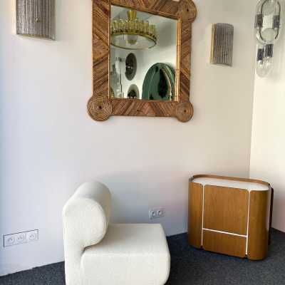 Large mid-century Hollywood Regency wall mirror made of bamboo, rattan, raffia, and wicker by the Italian manufacturer Vivai del Sud. Original manufacturer stamp on the back. Famous designs by Maison Arpex International, Dal Vera, Renato Zevi, Romeo Rega, Maison Jansen, brass palm, and Mario Sabot.